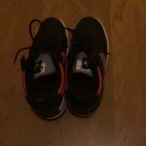 I am selling my Nikes color is black. And size 7
